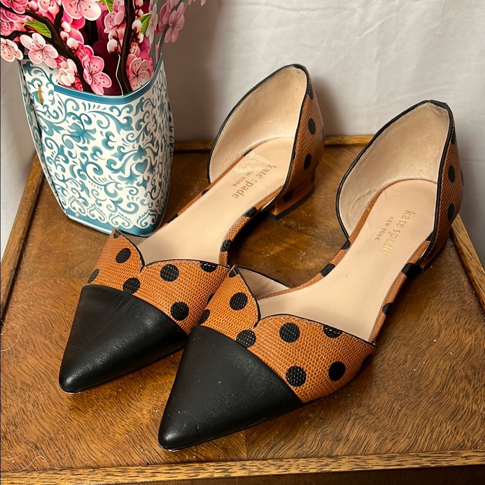 😍Kate Spade Black and Tan Polka Dot Flats SZ 6, will better fit 6.5 🥹 REPOSH😩